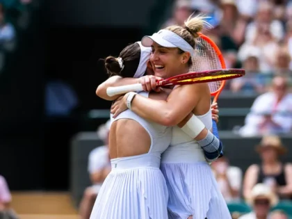 Gabriela Dabrowski e Luisa Stefani comemoram durante Wimbledon 2026