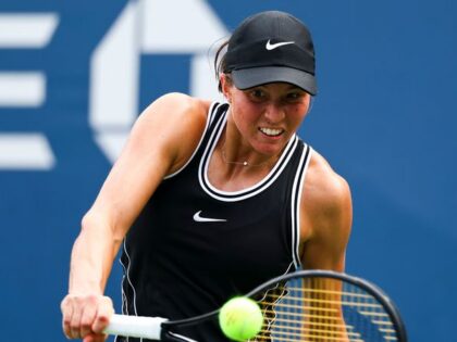 Lilli Tagger em ação durante a primeira vitória no US Open 2026