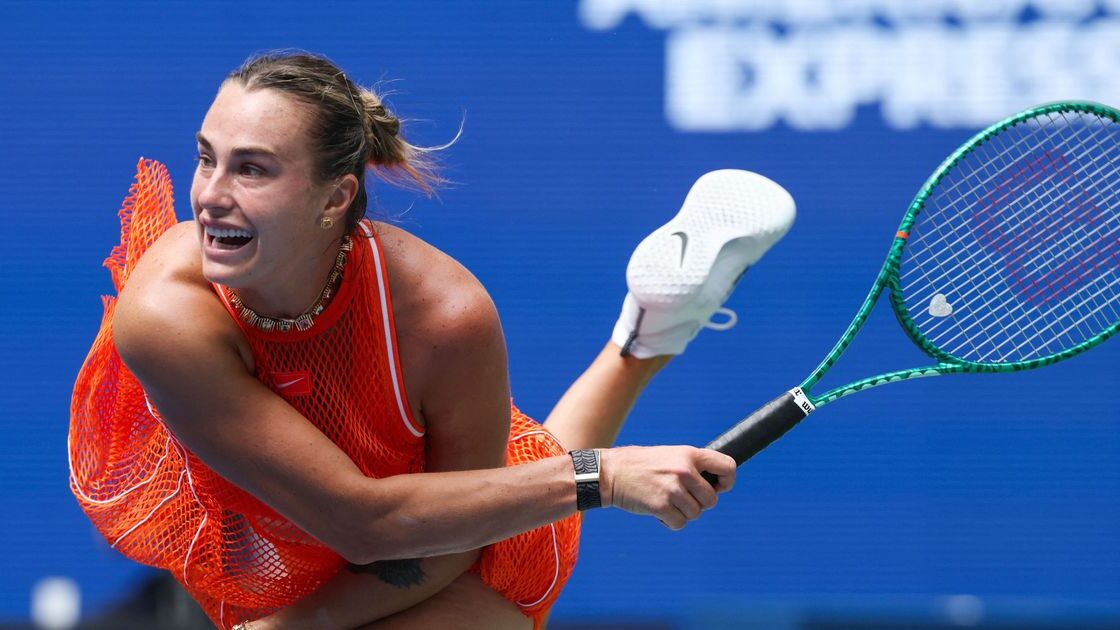 Aryna Sabalenka comemora durante a estreia no US Open 2026