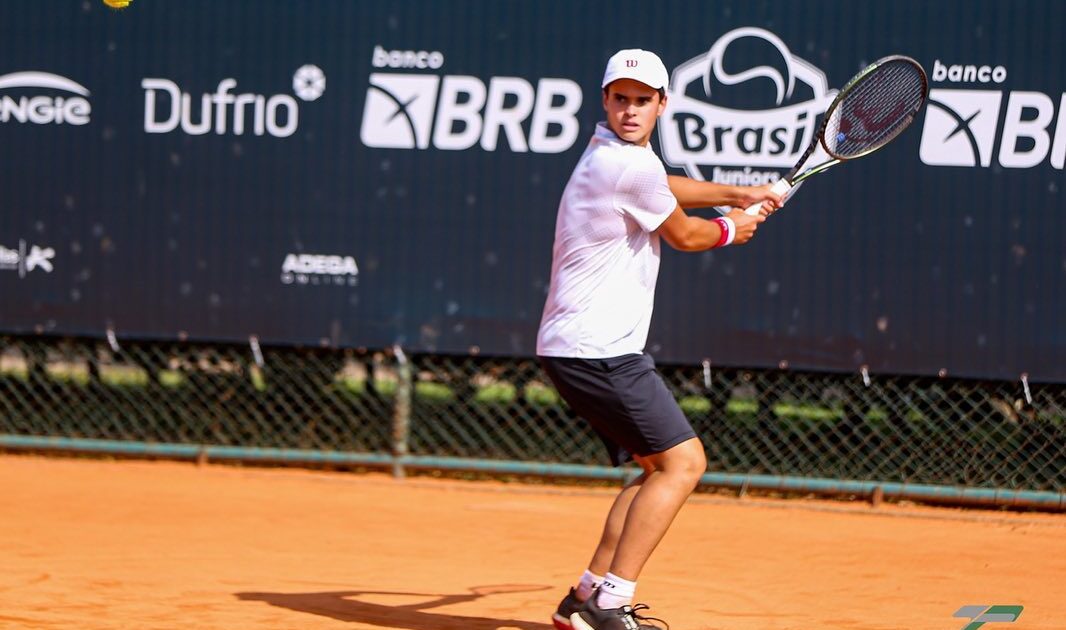 Bruno Malacarne em ação no saibro