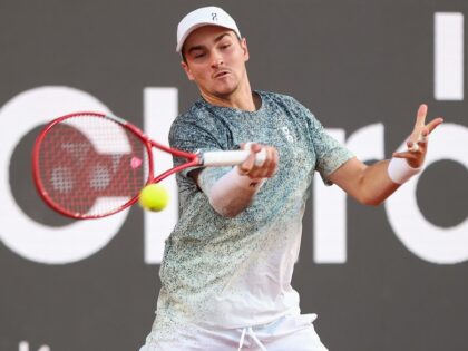 João Fonseca em ação durante o Rio Open