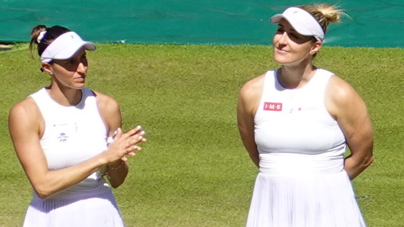 Luísa Stefani e Gabriela Dabrowski lado a lado em Wimbledon, em julho de 2026