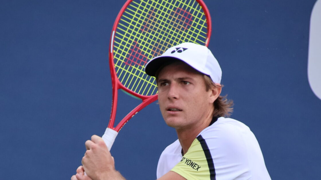 Lautaro Midón em ação no qualifying do US Open de 2026.