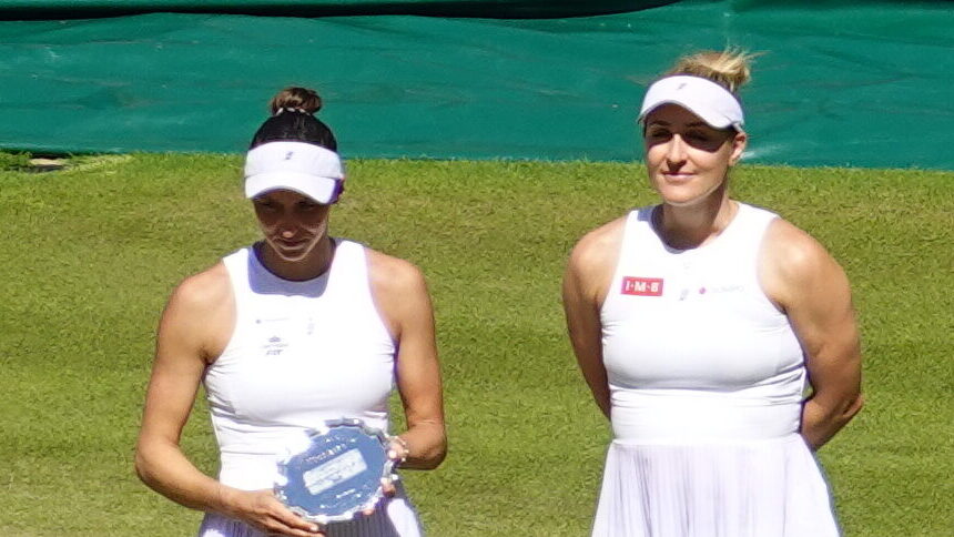 Daniel Cooper/Flickr/Wikimedia Commons — CC BY-SA 4.0. https://commons.wikimedia.org/wiki/File:2026_Luisa_Stefani_and_Gabriela_Dabrowski_at_the_2026_Wimbledon_Championships_Women%27s_doubles_final_trophy_ceremony_%284%29.jpg