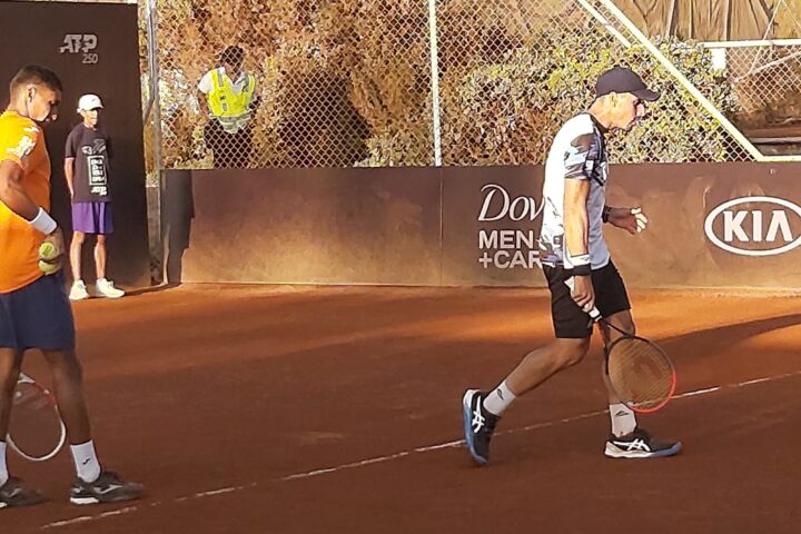 Fernando Romboli e Thiago Monteiro em quadra no Chile Open de 2020.