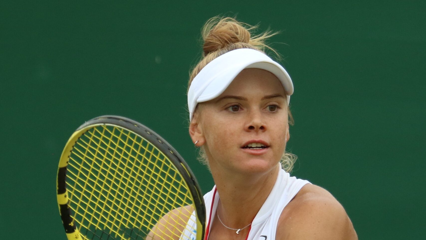 Laura Pigossi em Wimbledon, em junho de 2023 (foto de arquivo). Foto: si.robi / Wikimedia Commons — CC BY-SA 2.0. Redimensionamento e recorte editorial; adaptação sob CC BY-SA 2.0.